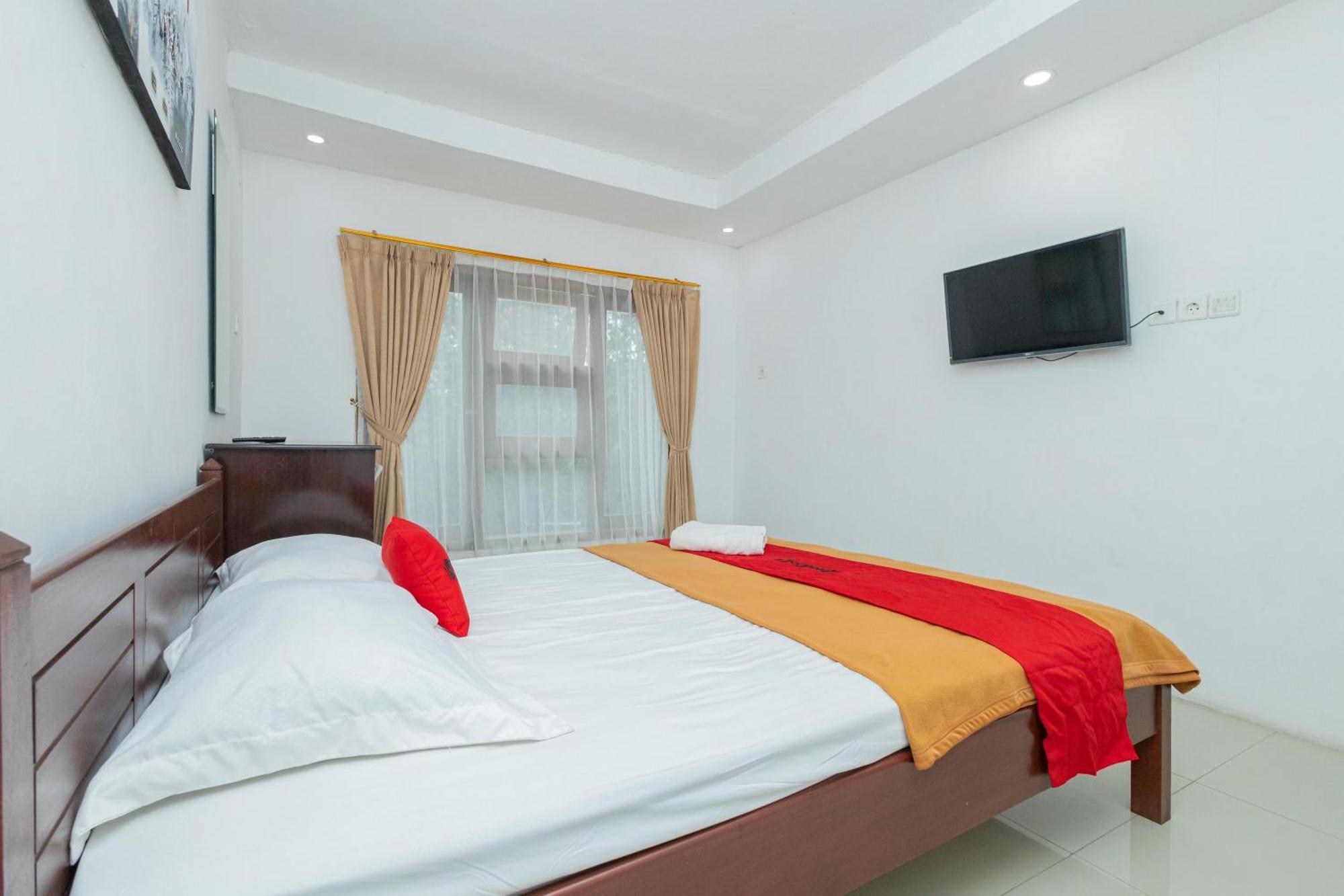 Reddoorz Syariah At Wisma Djokorio Poncokusumo مالانغ المظهر الخارجي الصورة