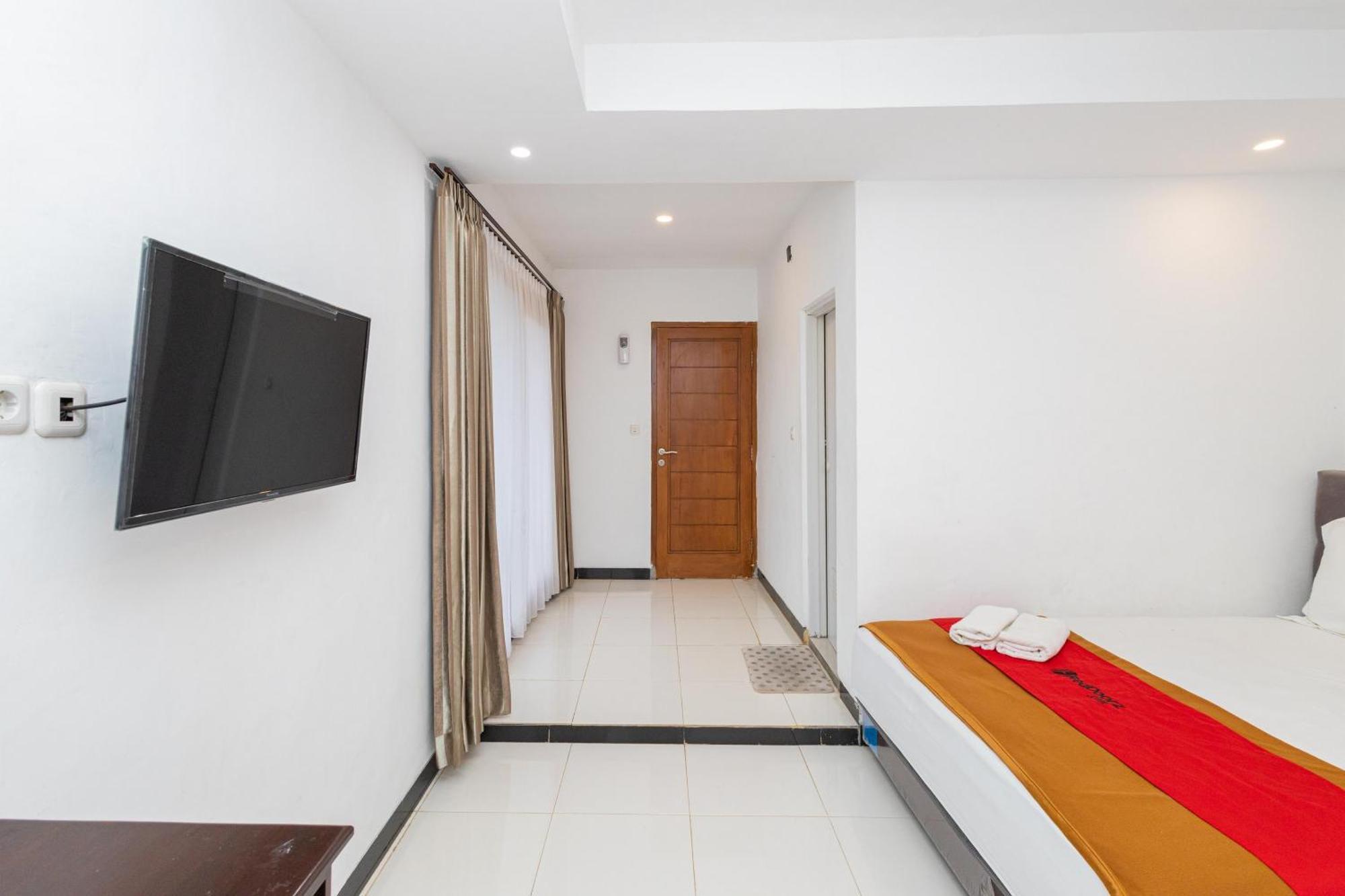 Reddoorz Syariah At Wisma Djokorio Poncokusumo مالانغ المظهر الخارجي الصورة